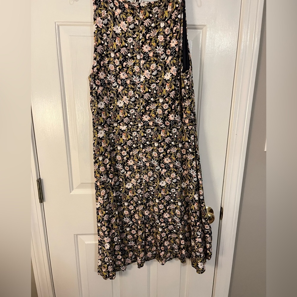 Loft v neck dress, floral pattern on navy
